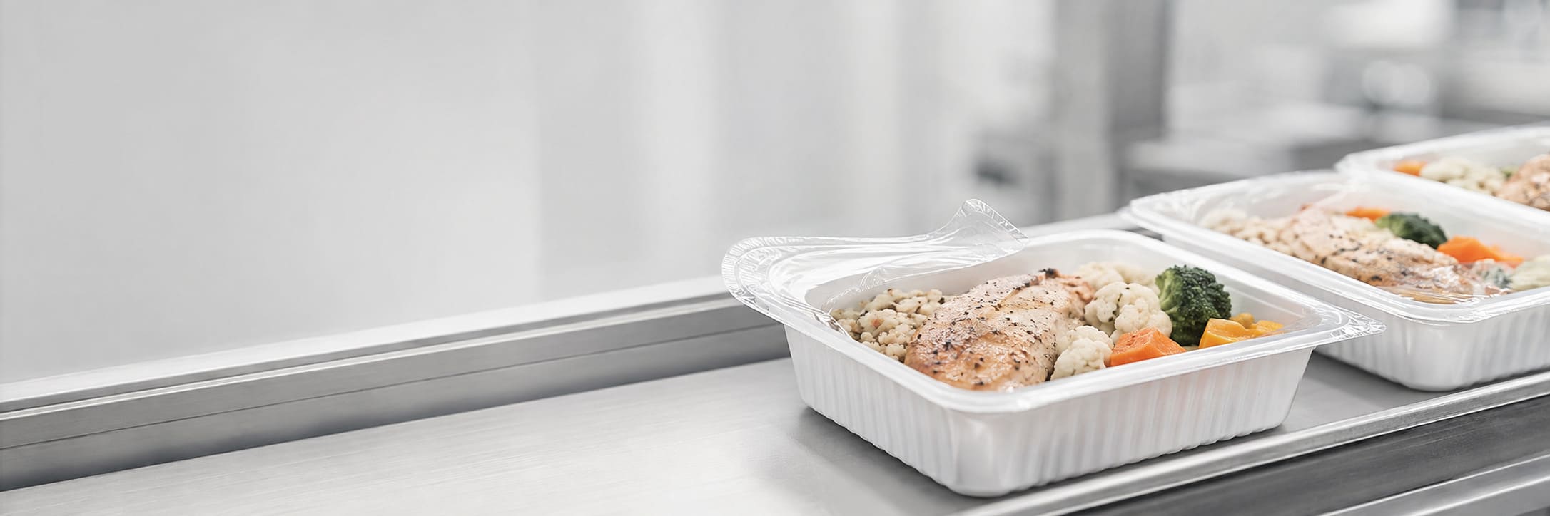 Почему продукты в лотках портятся быстрее: основные причины незапайки лотков